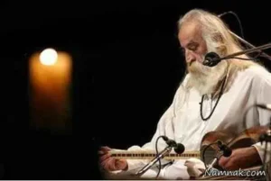 محمدرضا-لطفی-در-حال-تار-نوازی